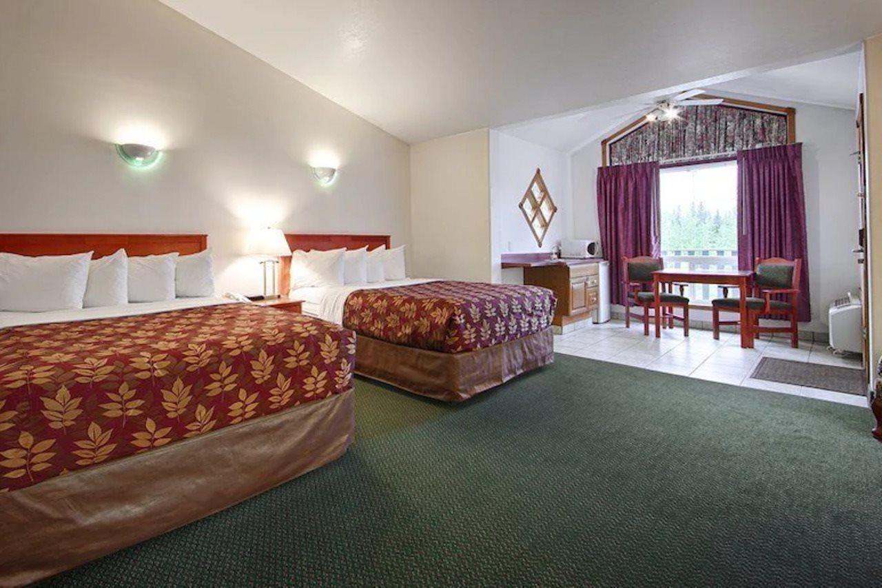 White Wolf Inn Хинтон Экстерьер фото