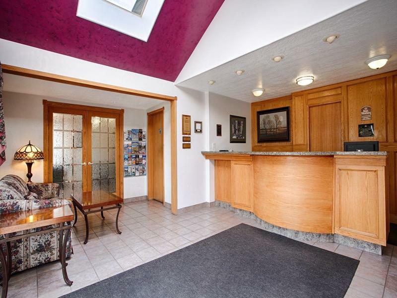 White Wolf Inn Хинтон Экстерьер фото